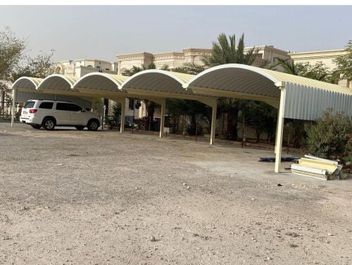 موقف سيارات وأعمال صيانة