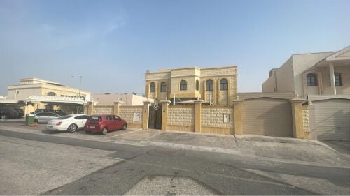 الدحيل للبيع فيلا مؤجرة 818 متر