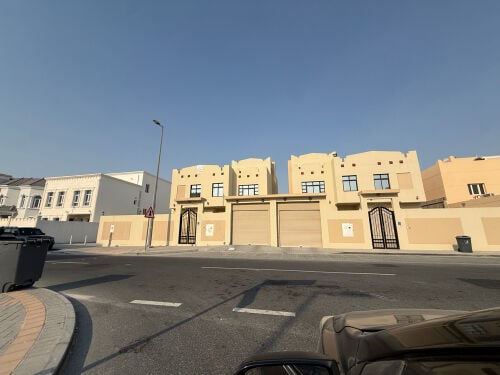 فيلا تشطيب راقي بيع مستقله مكيفه 