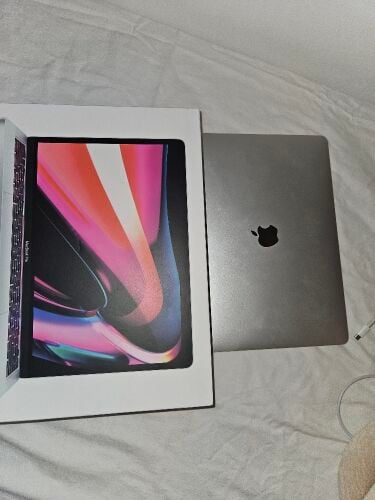 macbook pro m2 8/256