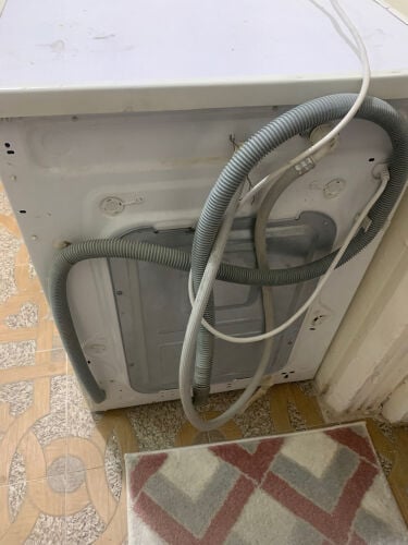 للبيع ثلاجه صغيره بحاله ممتازه جد