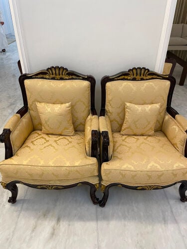 majlis chair color gold