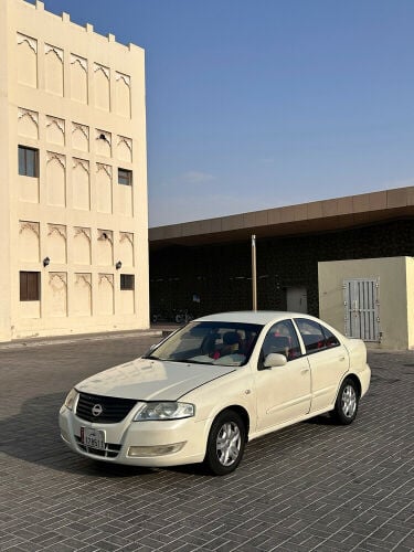 Nissan sunny 2010 