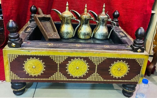 مجموعة تراثية قديمة تحسد الجلسة