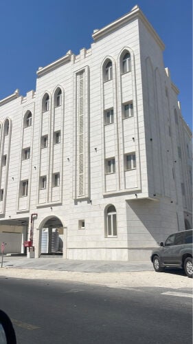 للبيع عماره بالمطار