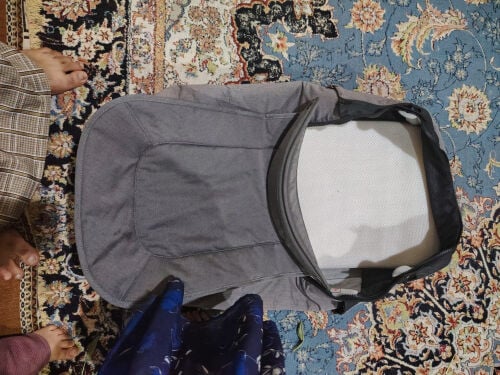 عربة أطفال 