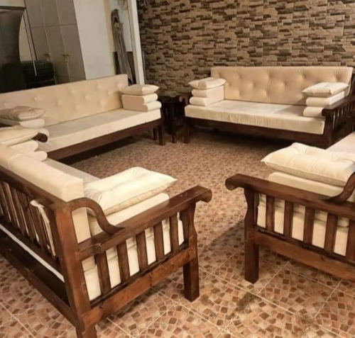 كراسي خشب
