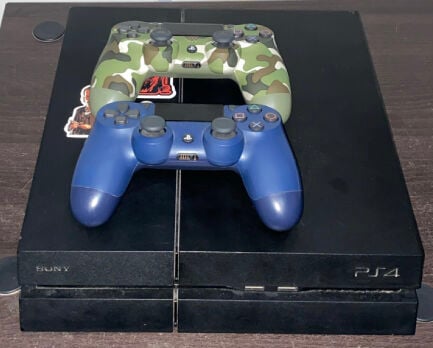 PlayStation 4 with 2 original contr