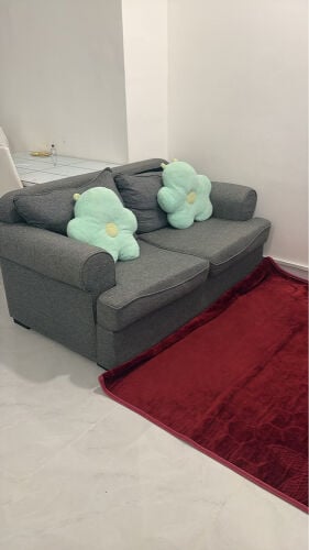 للبيع كراسي و طاولة طعام و سرير