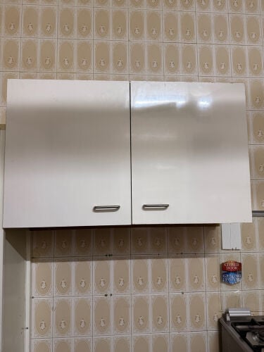 Kitchen cabinet in very good condit