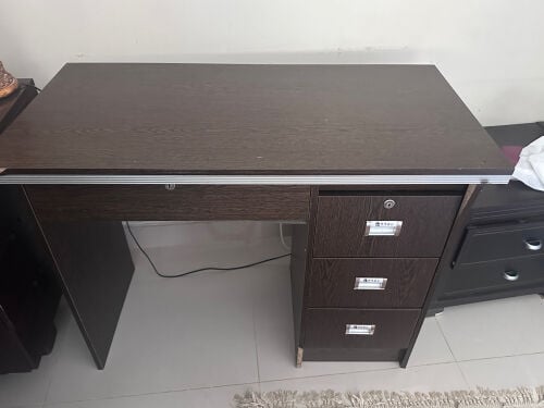 desk/study table well used(drawers)