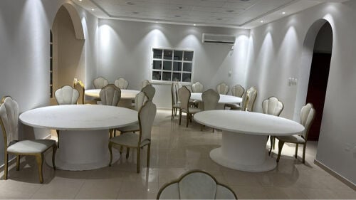 طاولات للبيع 
