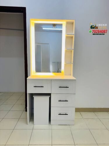 Dressing table available new good