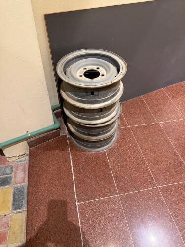 للبيع