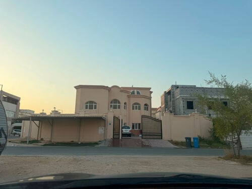 للبيع فيلا بام قرن مؤجره بسعرلقطه