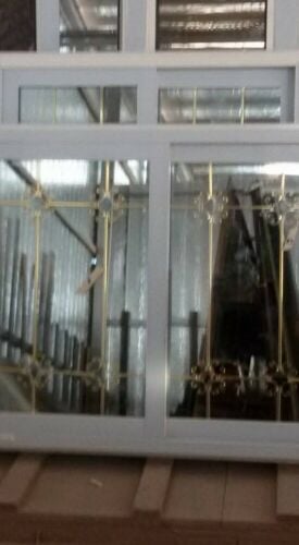 Glass and aluminum foreman, glass and aluminum cutting, installation, and customization technician, quantity surveying, and shower and frameless installation.