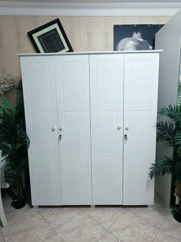 4 door cabinet 