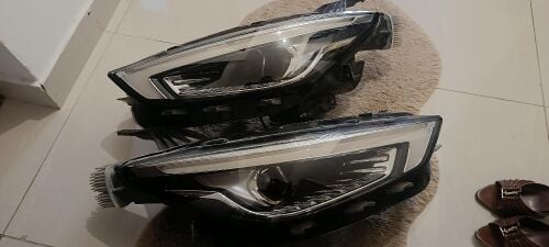right left light MG zs 2022