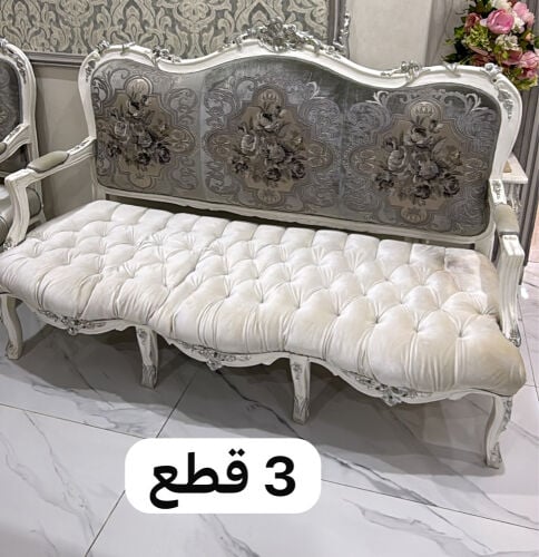 للبيع عدد ٣ أطقم