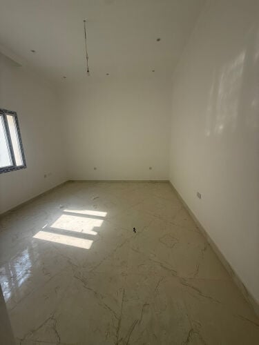 للإيجار فيلا جديدة بالوكرة موقع م