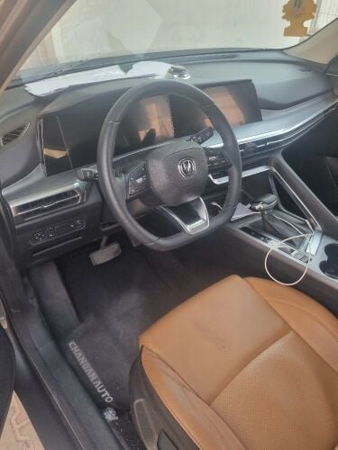 Personal-use car, in excellent condition. It is still under warranty for one full year. The registration is valid for one full year, and it has comprehensive insurance.