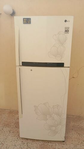 للبيع ثلاجة ال جي ممتازة