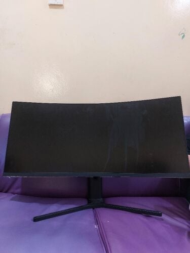 للبيع شاشة شاومي منحنيه34"للألعاب