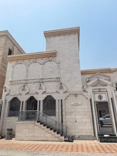 للبيع فيلا فخمة بأم السنيم مؤجرة