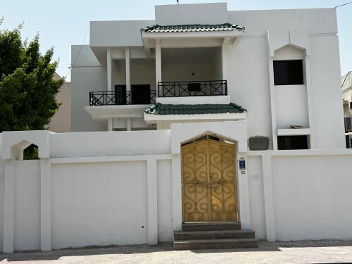 للا يجار فيلا بالهلال 