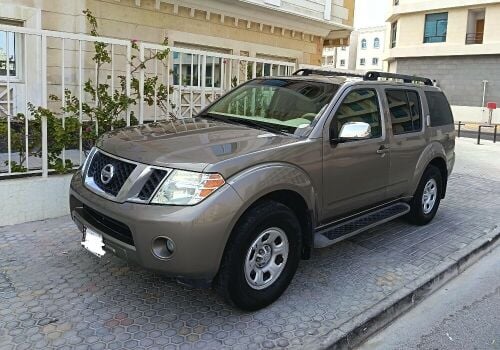 super clean Nissan Pathfinder 4WD