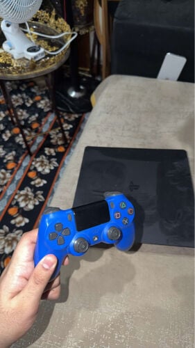 PlayStation 4 Slim 
