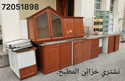 نشتري خزائن المطبخ.