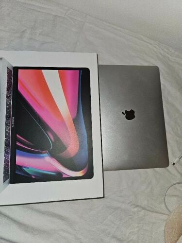 macbook pro m2 8/256