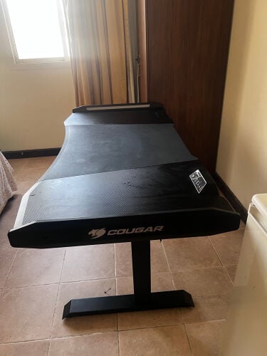 Cougar Treadmill – Excellent Condit
