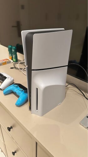 PS5 Slim with 1 controller 