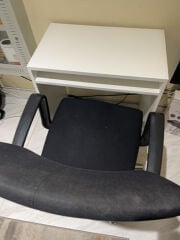 table and chair 