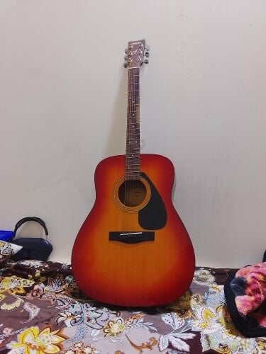 Yamaha Folk Guitar F310
