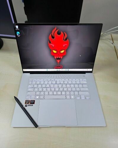 ASUS ZenBook Ryzen AI 9 24GB 1TB 16