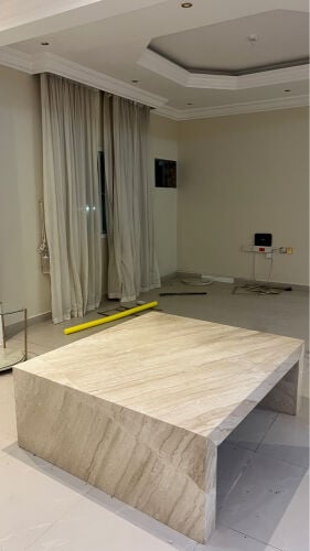 طاولة بحاله جيدة 