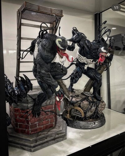 statue
