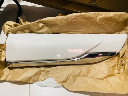 Side Door Moulding / Lower Door Tri