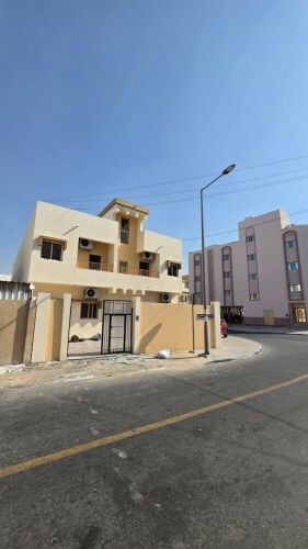 للبيع عماره بالمطار