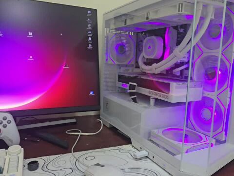 HIGH END WHITE GAMING PC RTX 5070