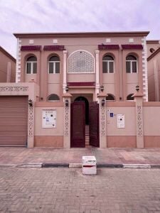 للايجار استوديو مكيف فى الثمامه