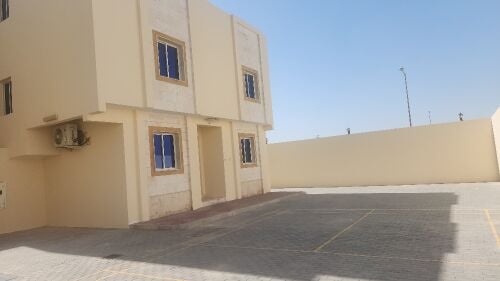 للأيجار فيلا بمجمع بمنطقة الضخامة