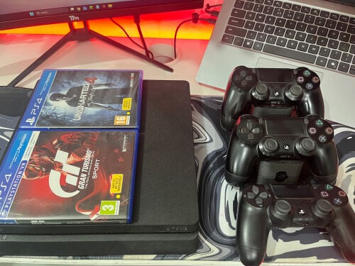 ps4 with 3 controllers and 2 games