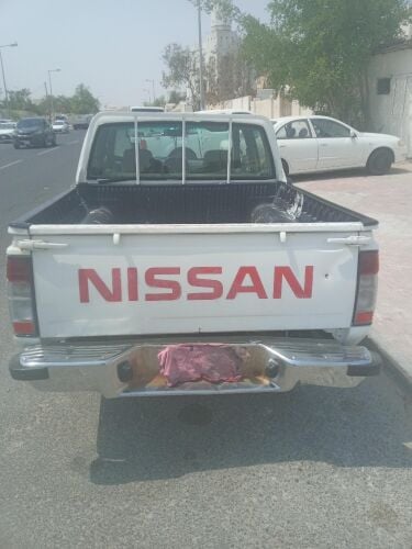 للبيع نيسان بيكاب موديل ٢٠٠٣