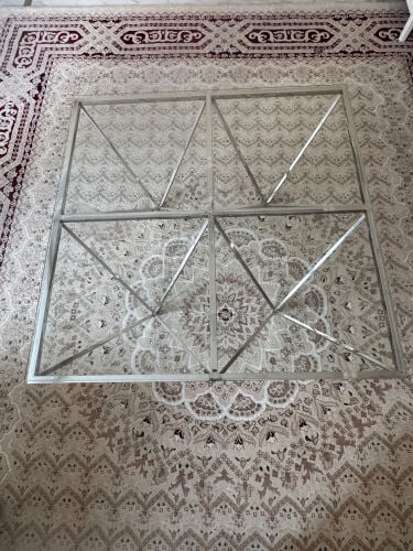 طاولة لغرفة المعيشة