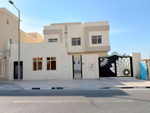 للبيع فيلا فاخره في لوعيب