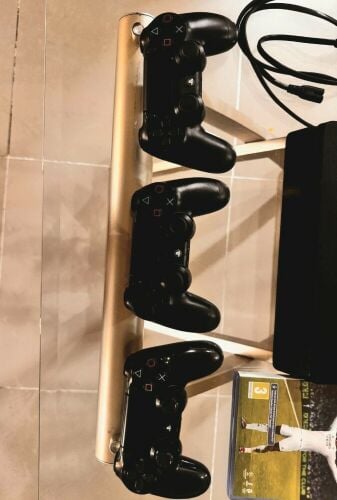 PS4 + 3 Games